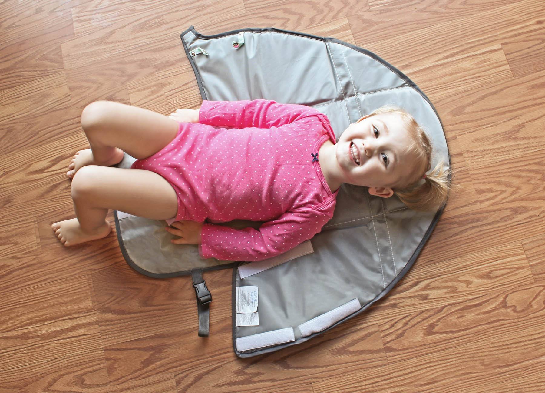 SnoofyBee 3-in-1 Clean Hands Changing Pad - Herringbone Deluxe